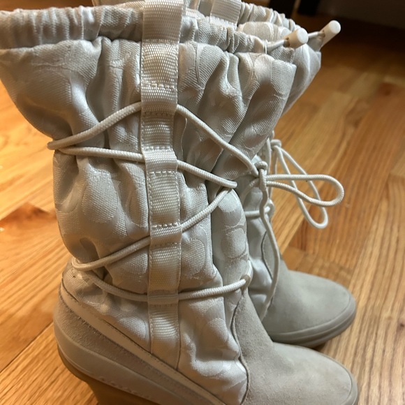 Coach Wynfled monogram boots. - Picture 6 of 7